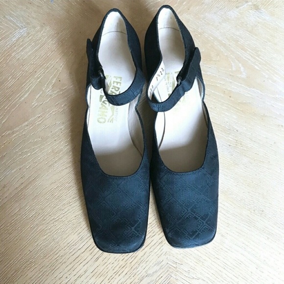 Salvatore Ferragamo Mary Jane Style Shoes
Size 11 excellent condition - Picture 2 of 6